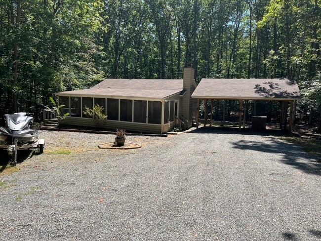 Building Photo - 316 Lakewood Dr