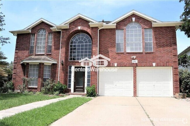 Building Photo - Stunning 4 bedroom, 2.5 bath in ideal loca... Rental