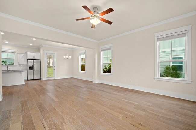 Photo - 99 Grande Pointe Cir