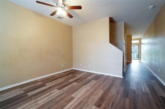 Photo - 6001 Scotchwood Glen