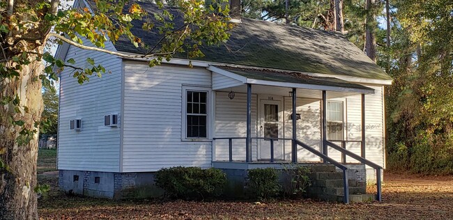 114 First Street, Laurinburg, NC 28352 - 114 First Street, Laurinburg, NC 28352 House