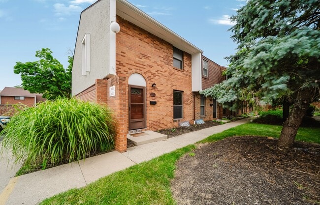 Building Photo - 1906 Willoway Cir S Unit 1906 Willoway Circle S
