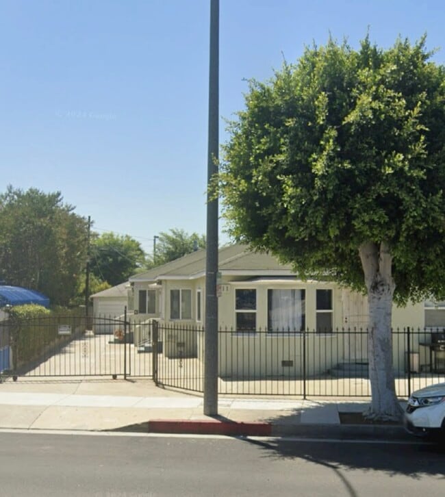 Photo - 511 N La Brea Ave Unidad B