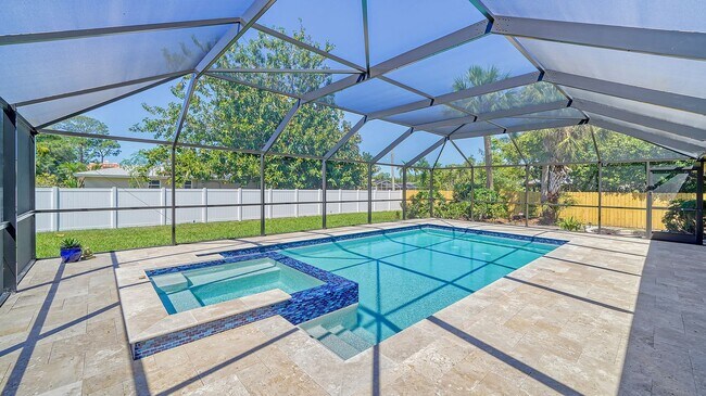 Photo - 3 Bedroom, 2 Bath Home with Pool Near Sies...