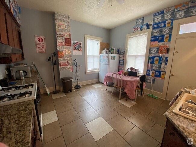 Building Photo - 1263 W Cary St Unit 2 Rental