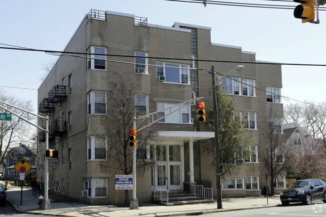 Photo - 930 Kennedy Blvd Apartments