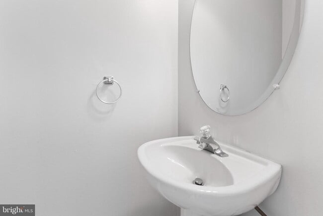 Photo - 2925 Rotterdam Loop