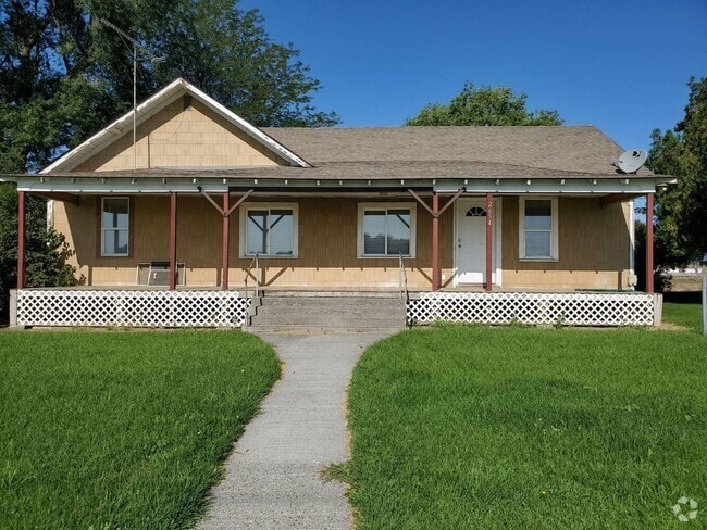 Building Photo - 3 Bedroom Home