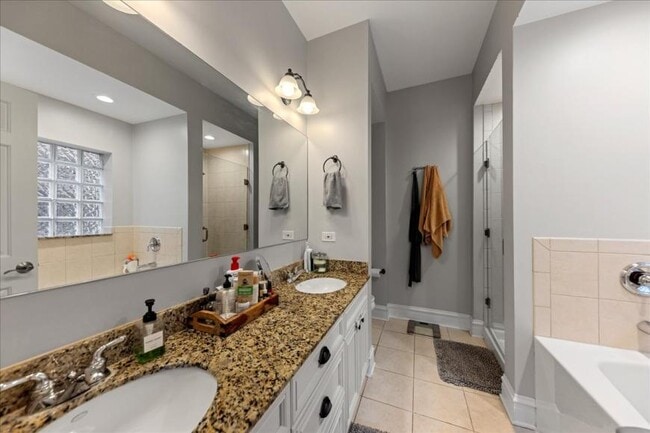 Photo - 3 bedroom in Chicago IL 60613 Unidad 3A