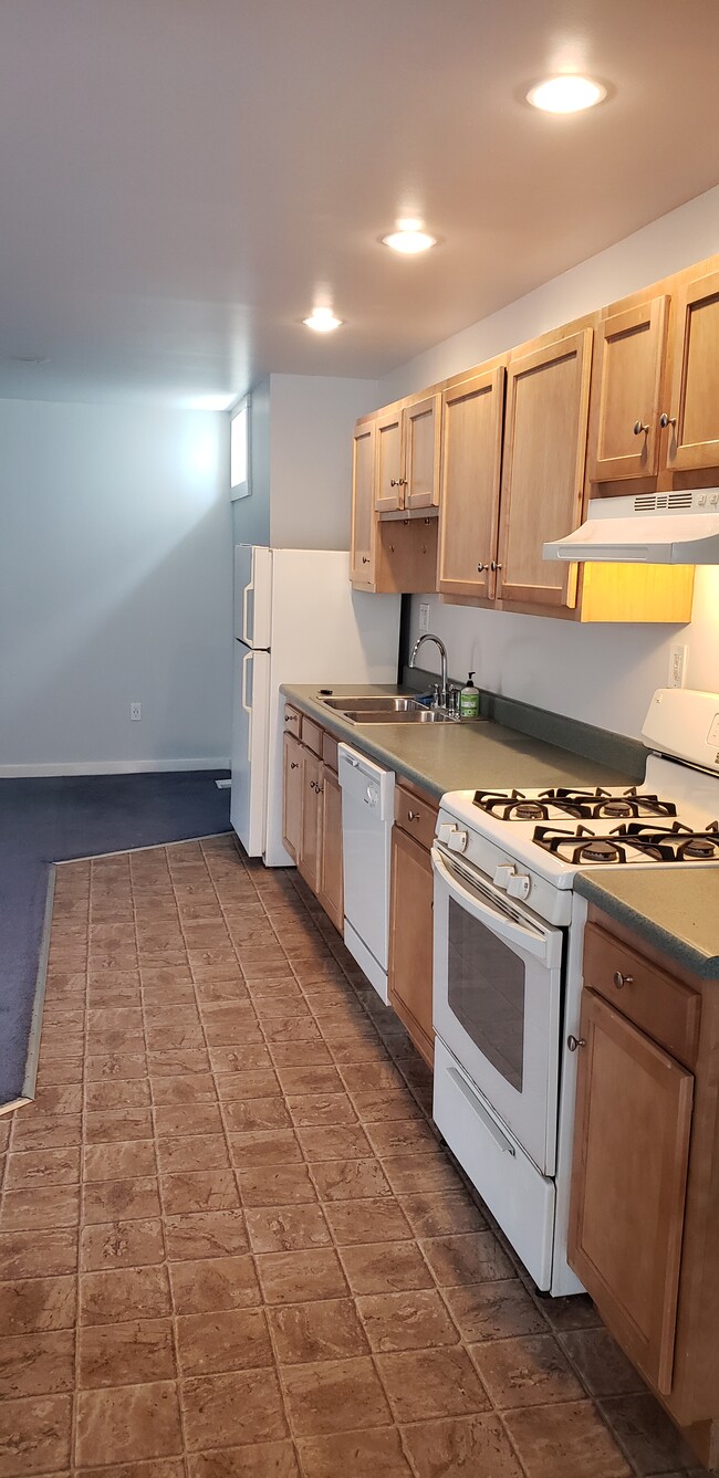 Kitchen - 508 Melwood Ave Townhome