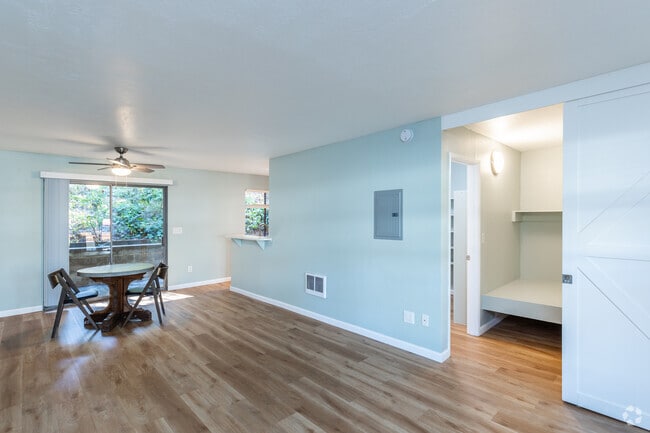 Ground Floor Studio - 550SF