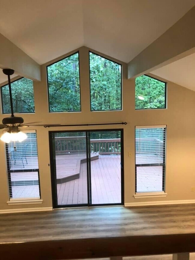 Photo - 422 Nursery Rd