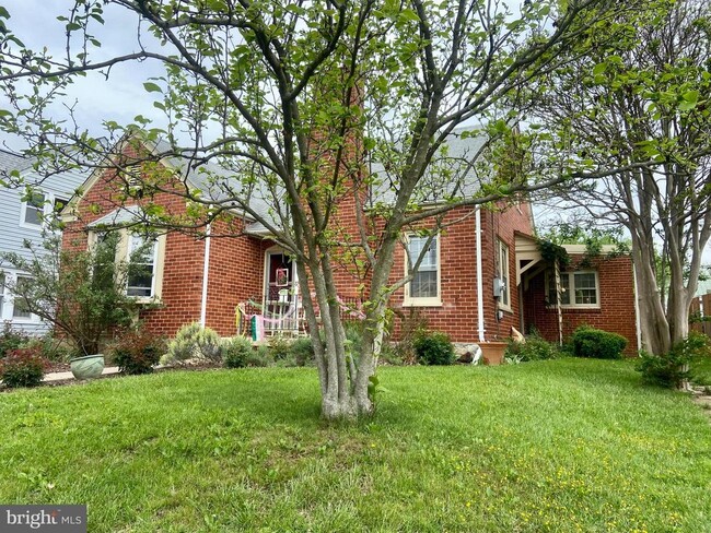 Photo - 134 Montague Ave House