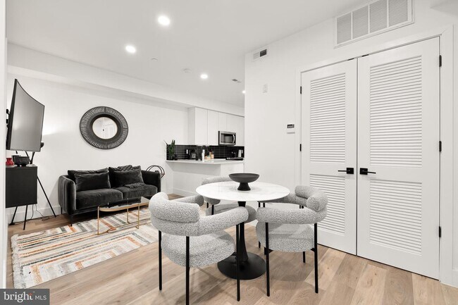 Photo - 3817 14th St NW Unidad 1