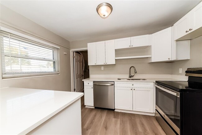 Photo - 6420 26th St W