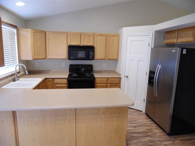 950 Longleaf Dr