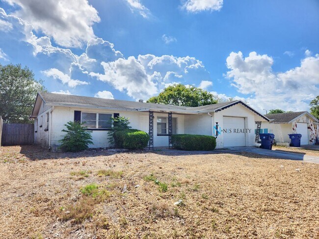 Building Photo - Beautiful 2/2/1 1150 Sq. Ft. with BONUS ROOM!!... tile & luxury plank flooring, Frest paint and a...