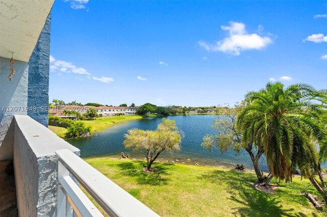 Building Photo - 9375 Fontainebleau Blvd Unit L314