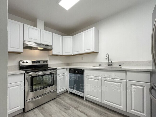 Photo - 1055 N Capitol Ave Unidad #21