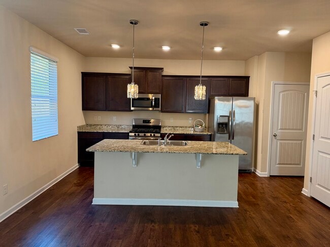 Photo - 8 Thimbleberry Dr