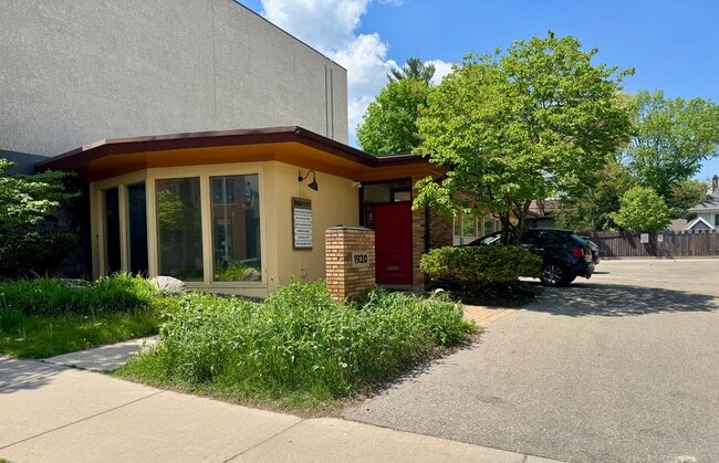 Building Photo - 1920 Monroe St Unit 1920 Monroe - Private Office