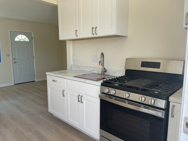 Photo - 2206 Spring St