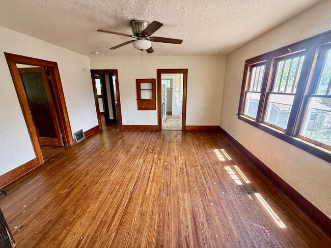Photo - 1940 7th Ave