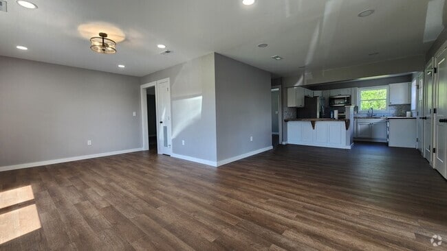 Building Photo - Totally renovated house now for lease