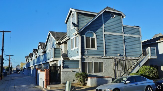 Building Photo - 533 E 11th Street Rental