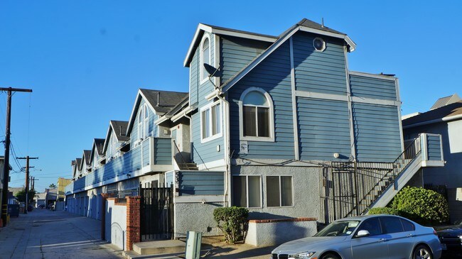 Building Photo - 533 E 11th Street Rental