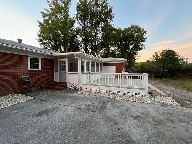 Photo - 5bd/2ba NEWLY remodeled brick ranch home. NO CATS.