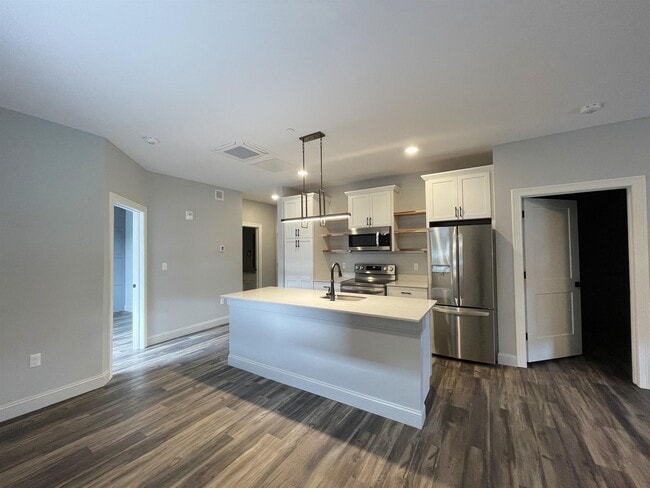 Building Photo - 25 Lowell St Unit 104