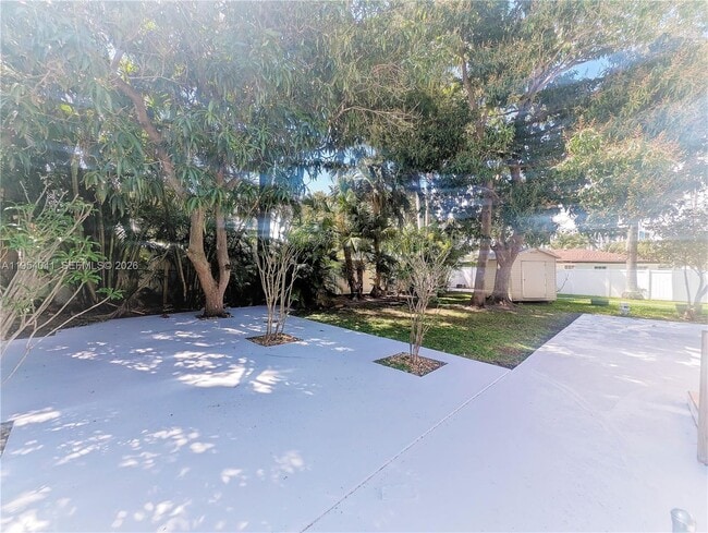 Photo - 220 SE 1st St