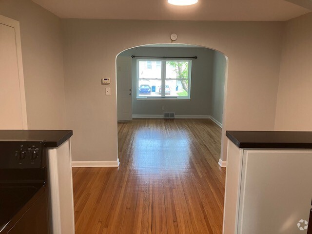 Building Photo - 306 Hamlin St Unit 2 Rental
