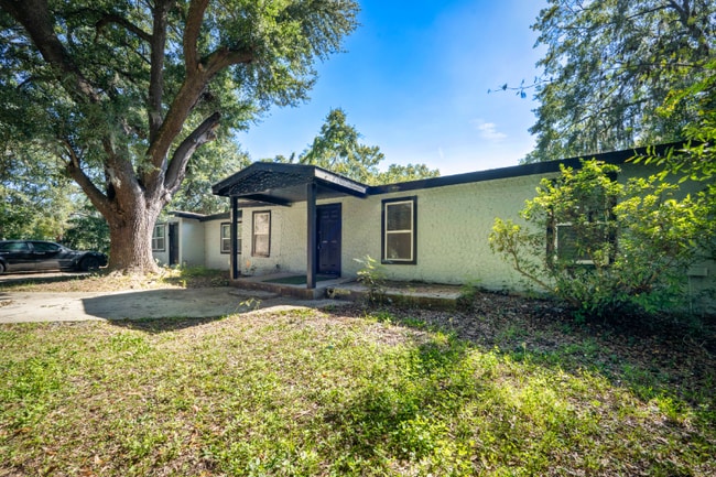 Photo - 304 Bernard Rd