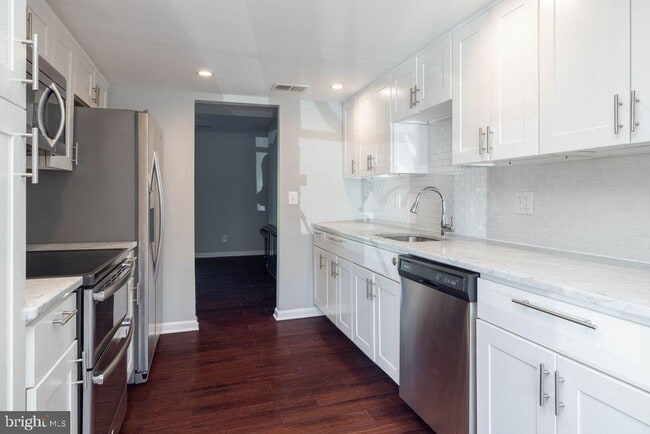 Photo - 3206 Emerald Pl