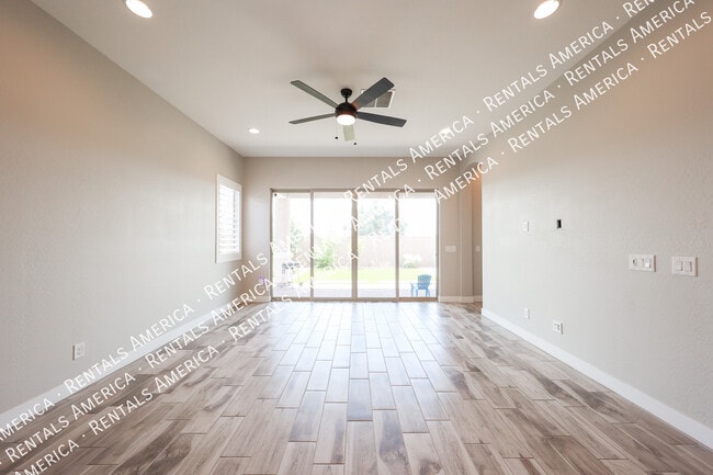 22435 E Oriole Wy