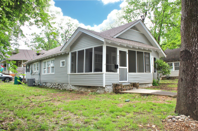 Building Photo - 4522 Lee Ave Rental