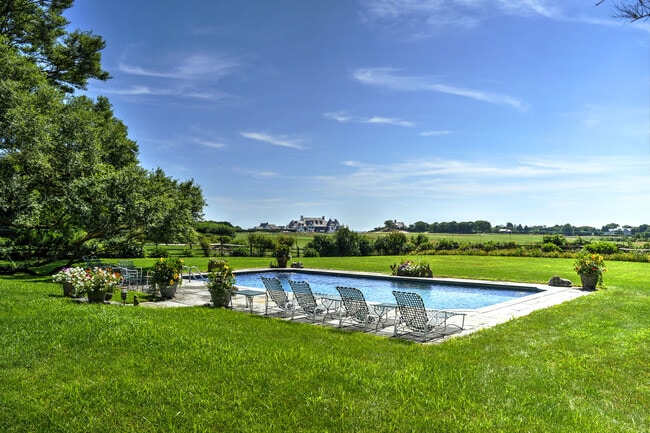 Photo - 18 Further Ln