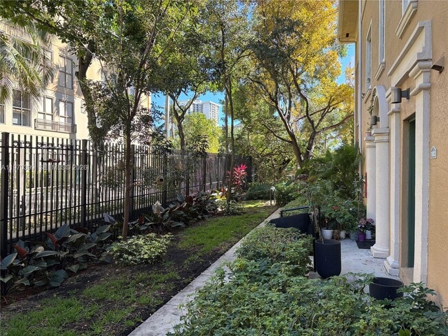 Building Photo - 2981 NE 185th St