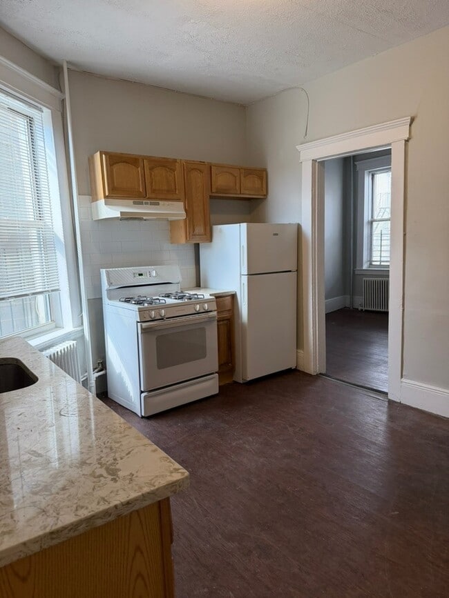 Photo - 13 N Bond St