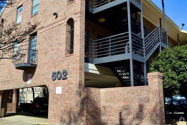 Building Photo - 502 W 17th St Unit B Rental