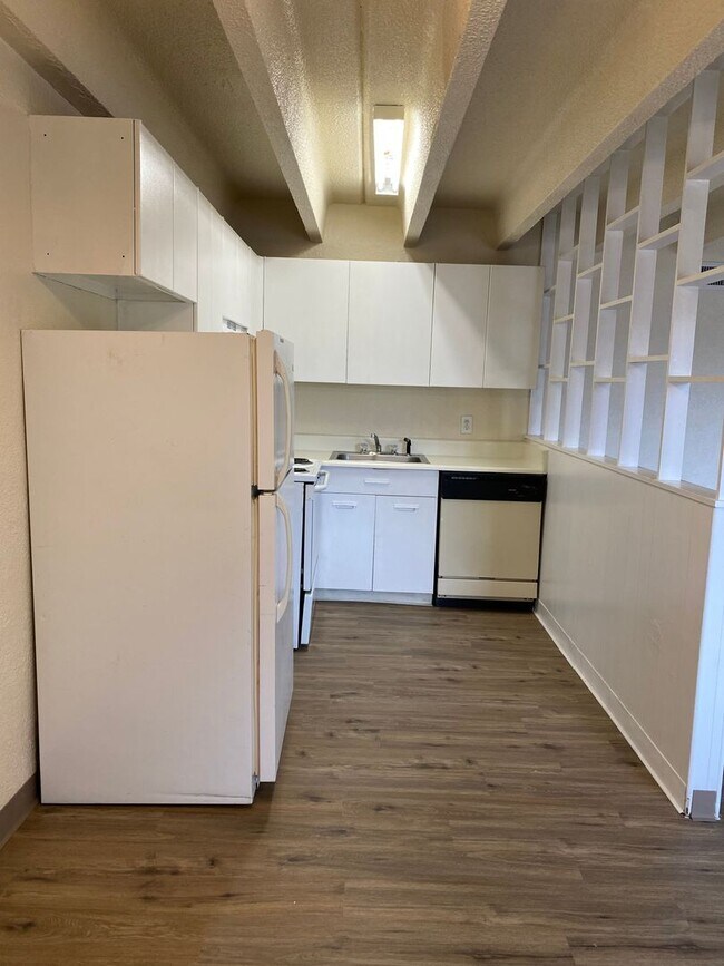 Photo - The Lanai Apartments