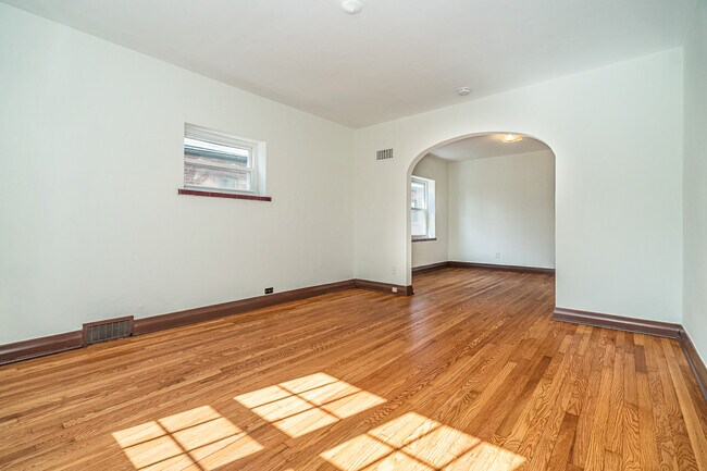 Photo - 6525 Devonshire Ave Unit 2W