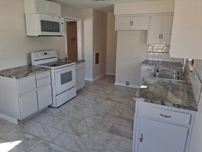 Photo - 360 Streamside Dr