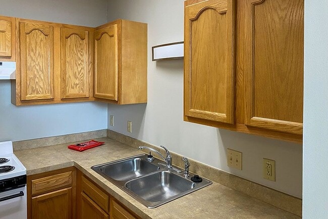LINCOLN PARK APARTMENTS