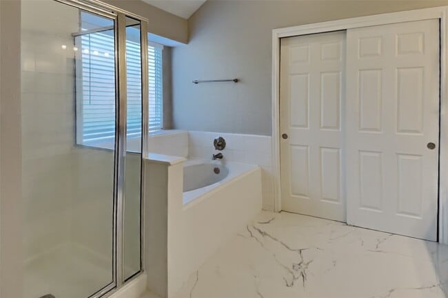 Building Photo - 18327 Bluewater Cove Dr