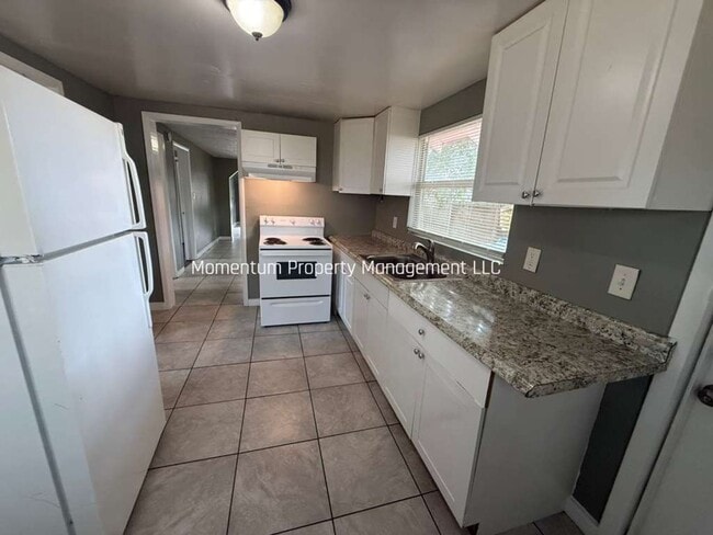 Photo - 3/1 Remodeled Tampa Home- READY FOR IMMEDIATE MOVE IN!!
