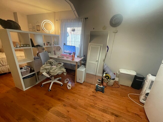 Photo - 437 Hanover St