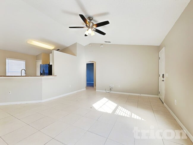 Photo - 1194 Algoma St